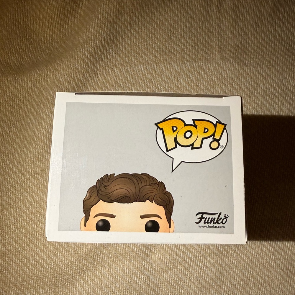 Funko Pop! Lara Jean & Peter Vinyl Figures - Picture 6 of 13